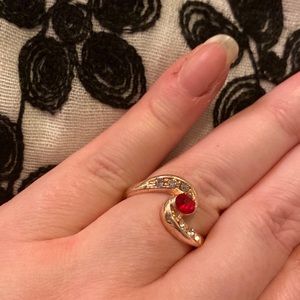 ❤️Pretty Ring❤️ Size 19, Red Stone